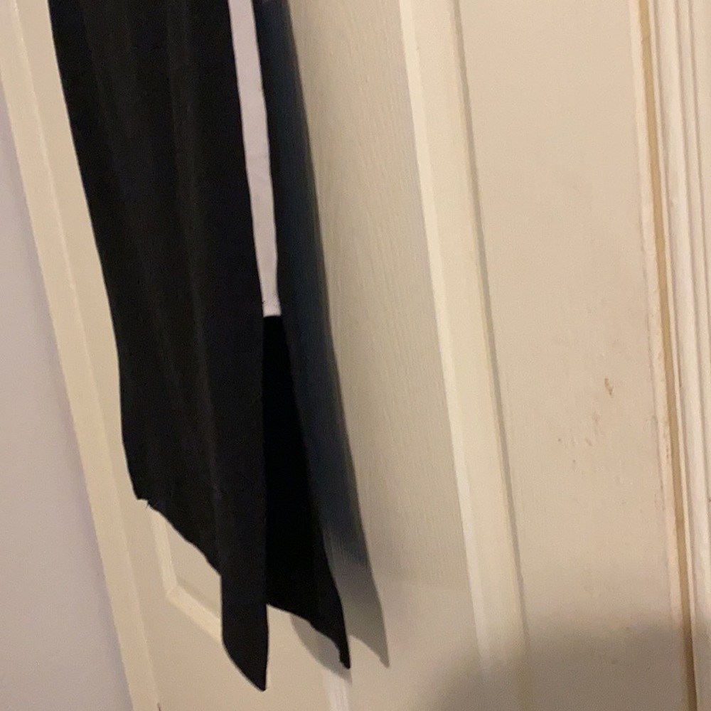Below the knee skirt with a cut on the sides - Picture 2 of 3